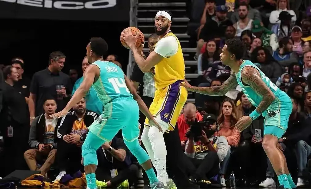 关于湖人主力缺阵,集体奋勇争胜的信息 关于湖人主力缺阵,集体奋勇争胜的信息