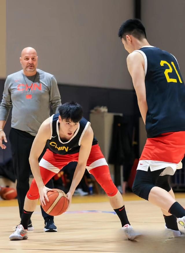 云南队在职业篮球赛事中崭露头角(云南队在职业篮球赛事中崭露头角的是谁)