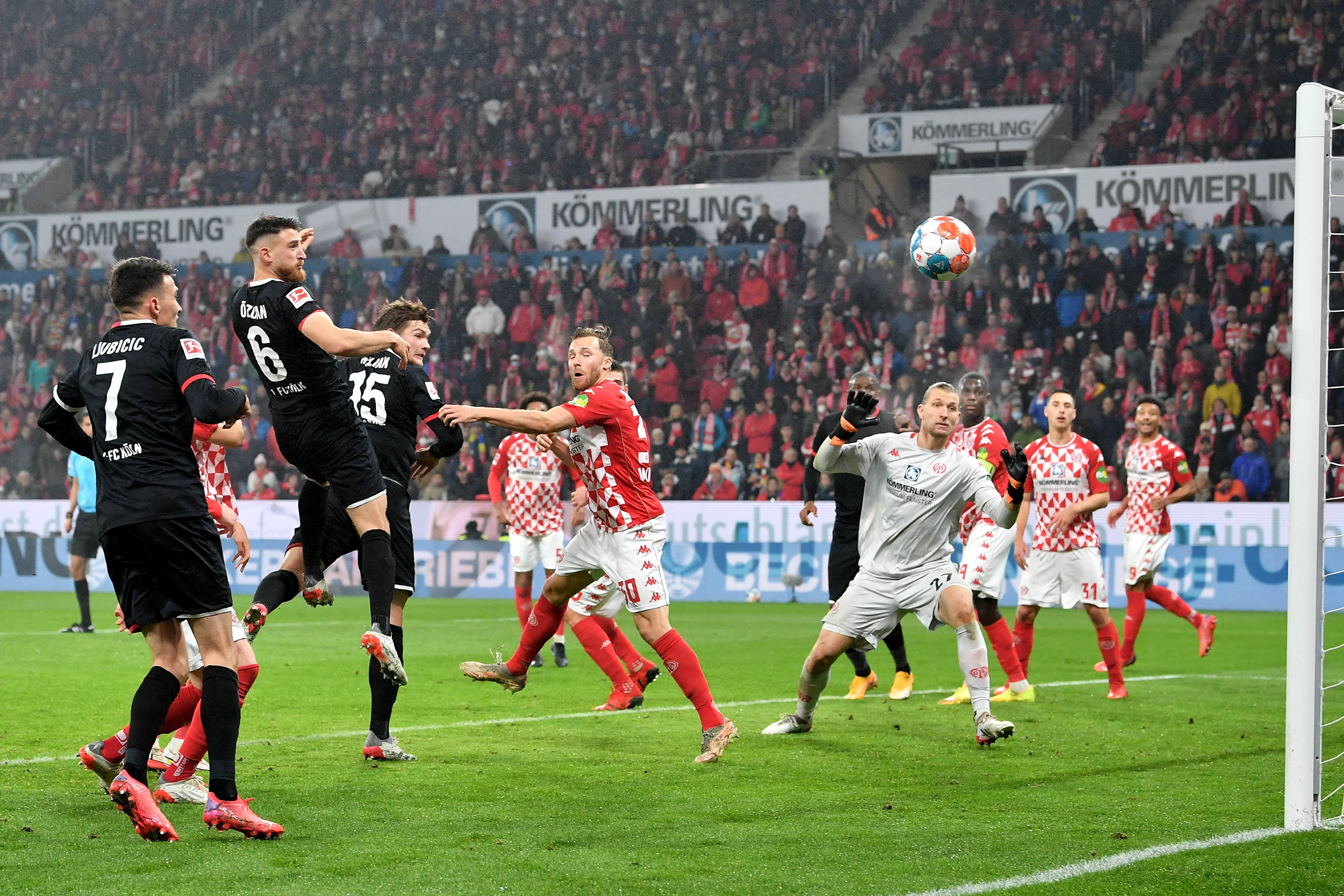 杏彩体育链接-多特蒙德客场平局，争夺欧冠资格的简单介绍