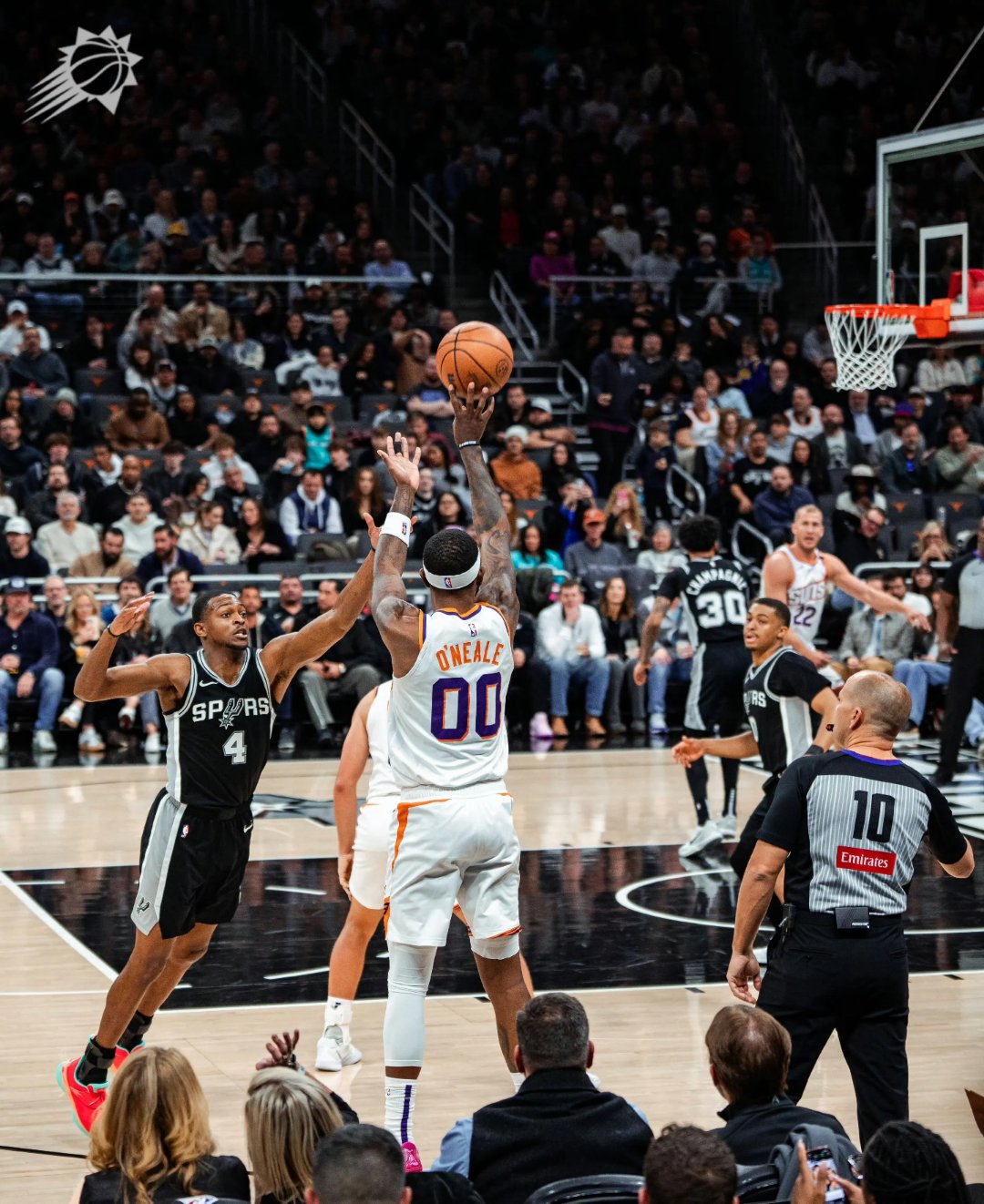 杏彩体育登录-包含马刺球员盘带运球技术登场震撼球迷的词条