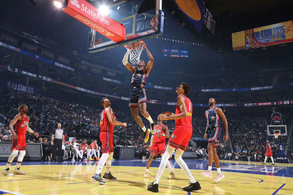 杏彩体育-包含篮球赛场上的较量让人血脉贲张的词条