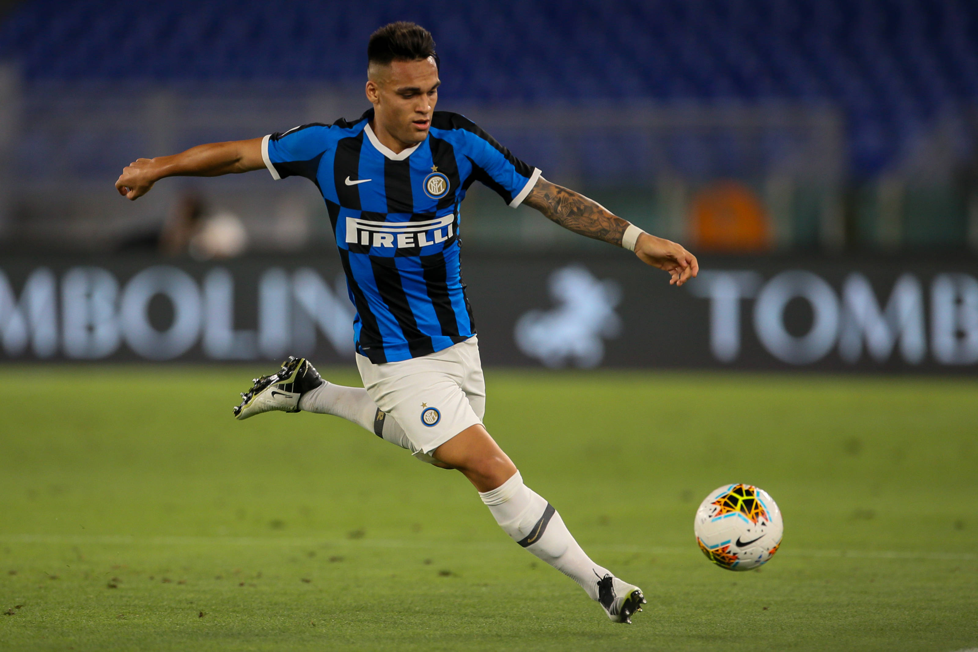 关于佛罗伦萨计划引进前锋,解决射手荒问题的信息 关于佛罗伦萨计划引进前锋,解决射手荒问题的信息