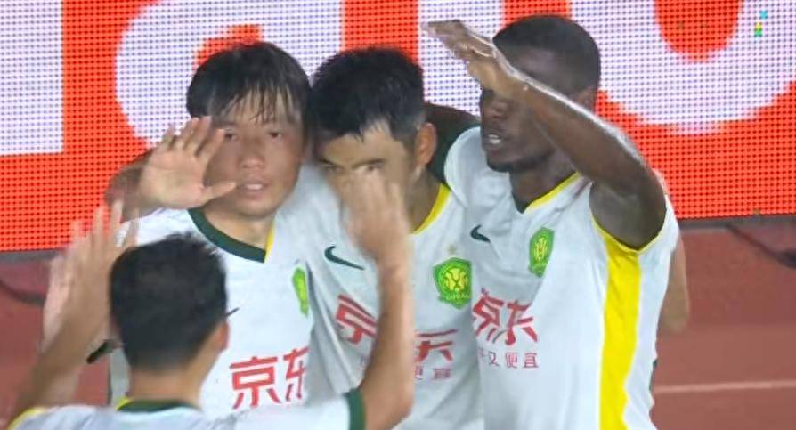 杏彩体育网页版-广州恒大凭借一球小胜北京国安，紧紧领先