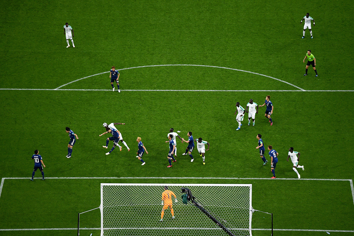 关于一场国际性的足球对战吸引了大批观众观赏的信息 关于一场国际性的足球对战吸引了大批观众观赏的信息