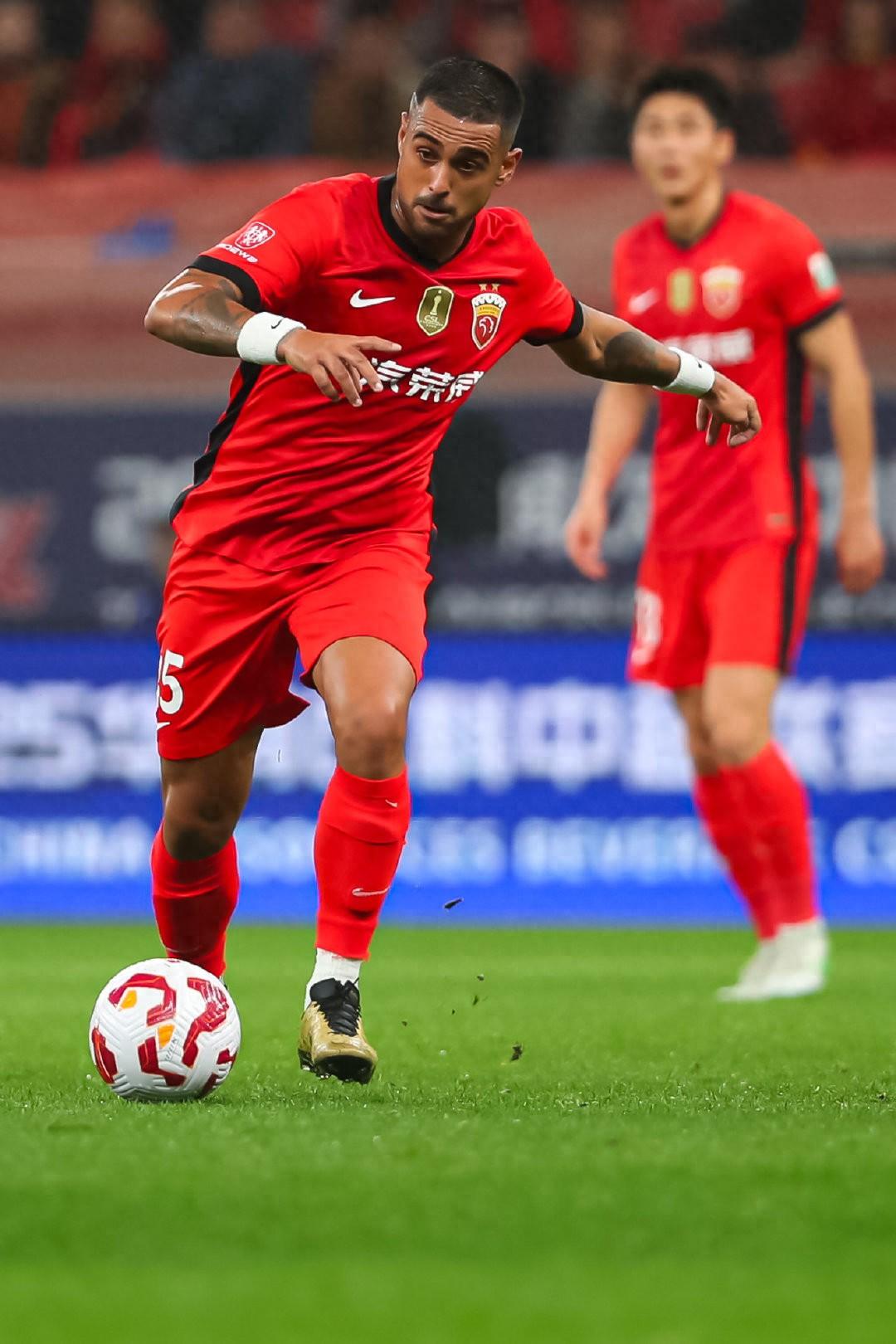 杏彩体育官网-亚冠淘汰赛决战揭幕，球员士气高涨备战