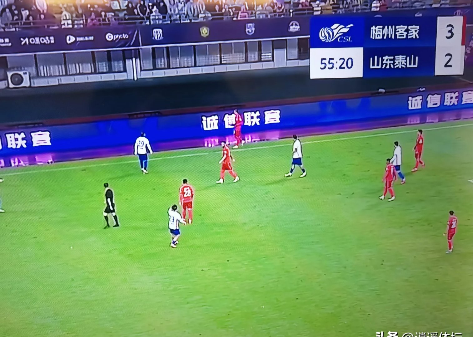 杏彩体育官网-中超球员崩溃不已，球队勇往直前