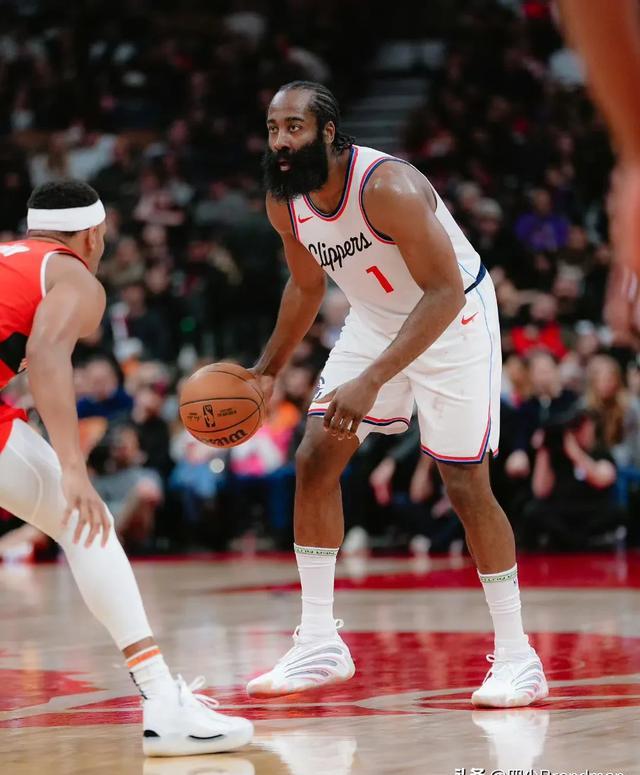 杏彩体育在线登录-快船客场惨败猛龙，赢得重要一战