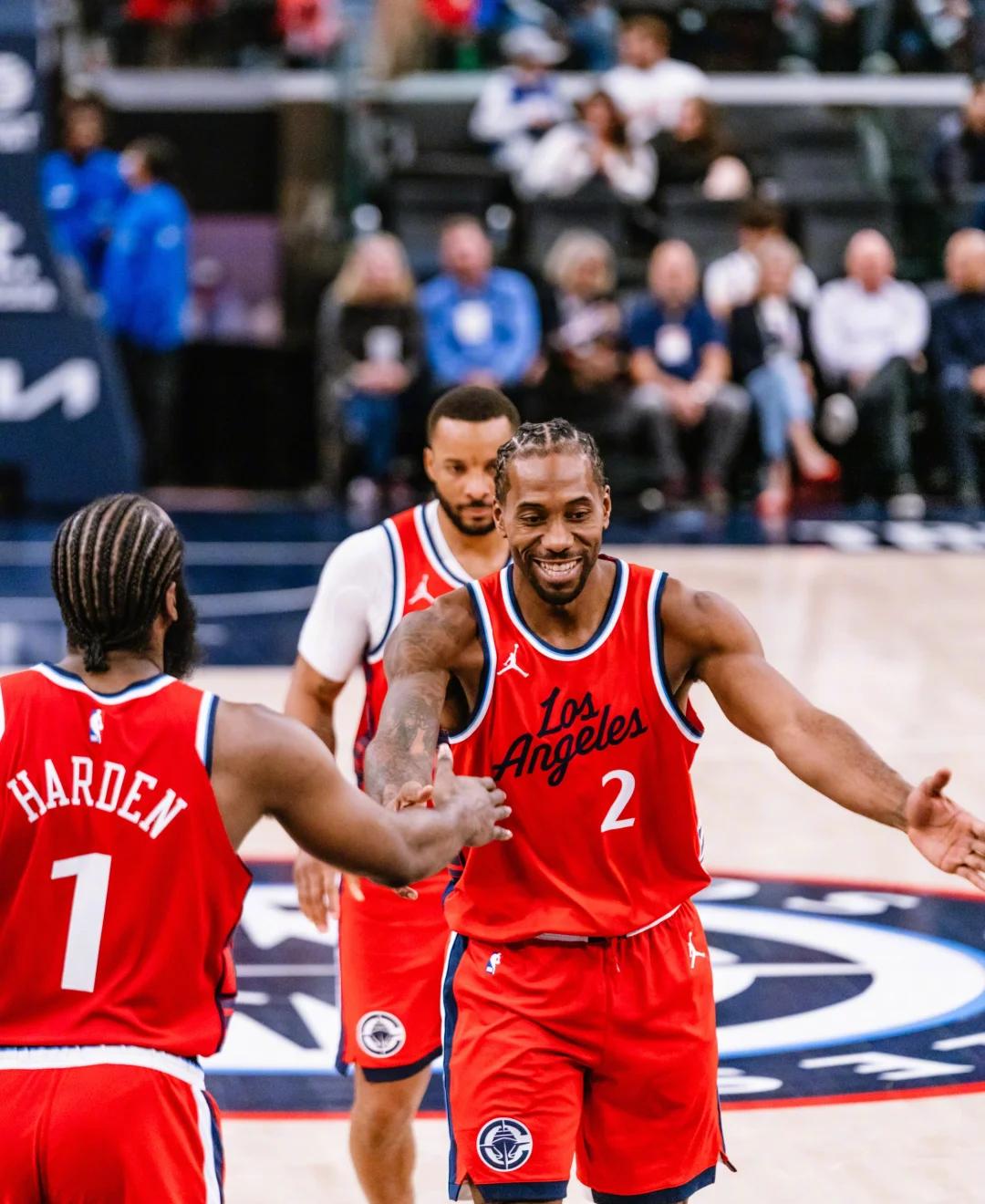 快船客场惨败猛龙,赢得重要一战 快船客场惨败猛龙,赢得重要一战