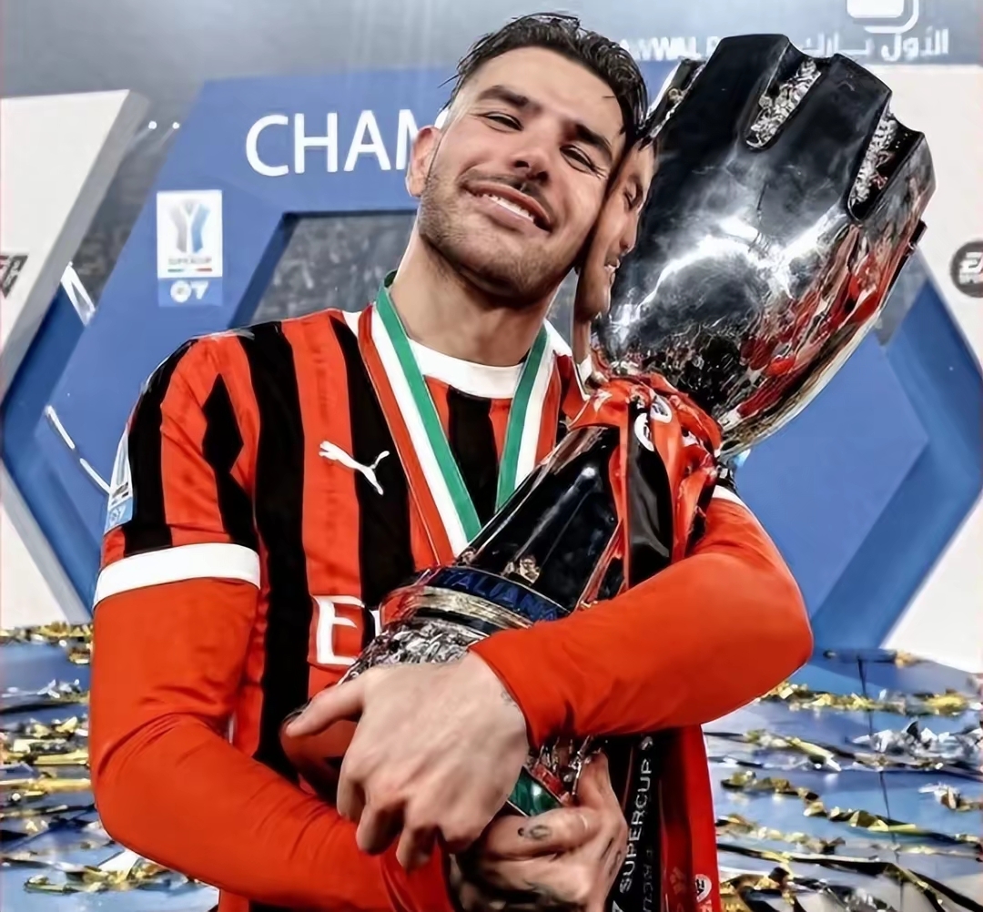 包含AC米兰前锋取得帽子戏法,荣耀加冕的词条 包含AC米兰前锋取得帽子戏法,荣耀加冕的词条