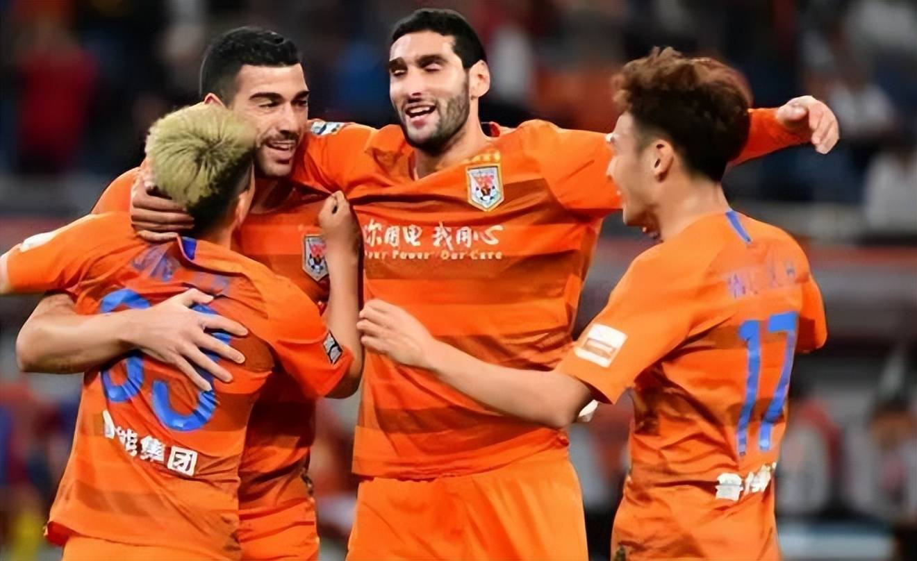 包含山东鲁能全队表现出色，豪取连胜的词条