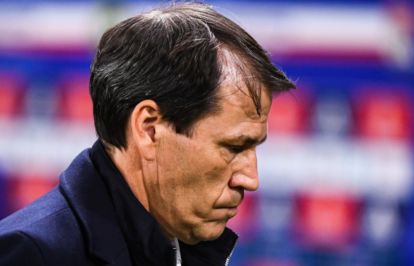 包含里昂客场不敌南特，遭遇两连败的词条