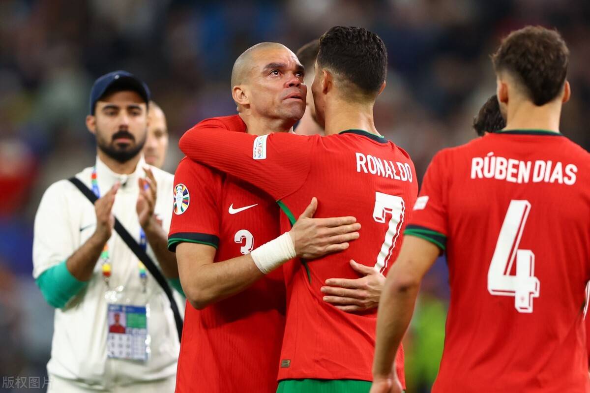 杏彩体育网页版登录入口-C罗39岁宣布退役决定，结束辉煌足球生涯的简单介绍