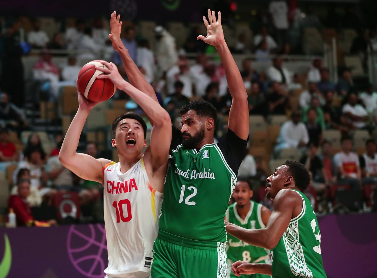 杏彩体育-淄博男篮带着信心，成功过关