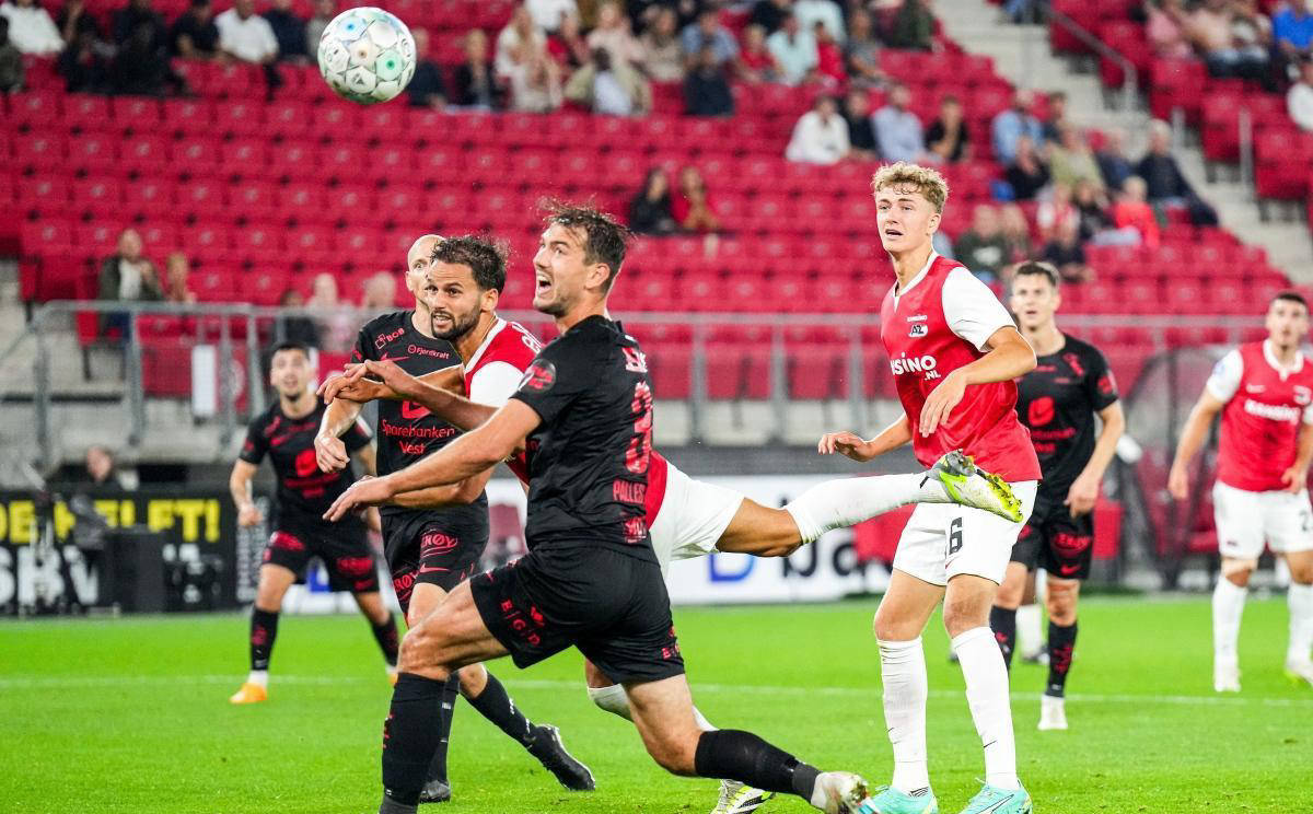 精湛足球比赛中球队实现连胜,势不可挡 精湛足球比赛中球队实现连胜,势不可挡